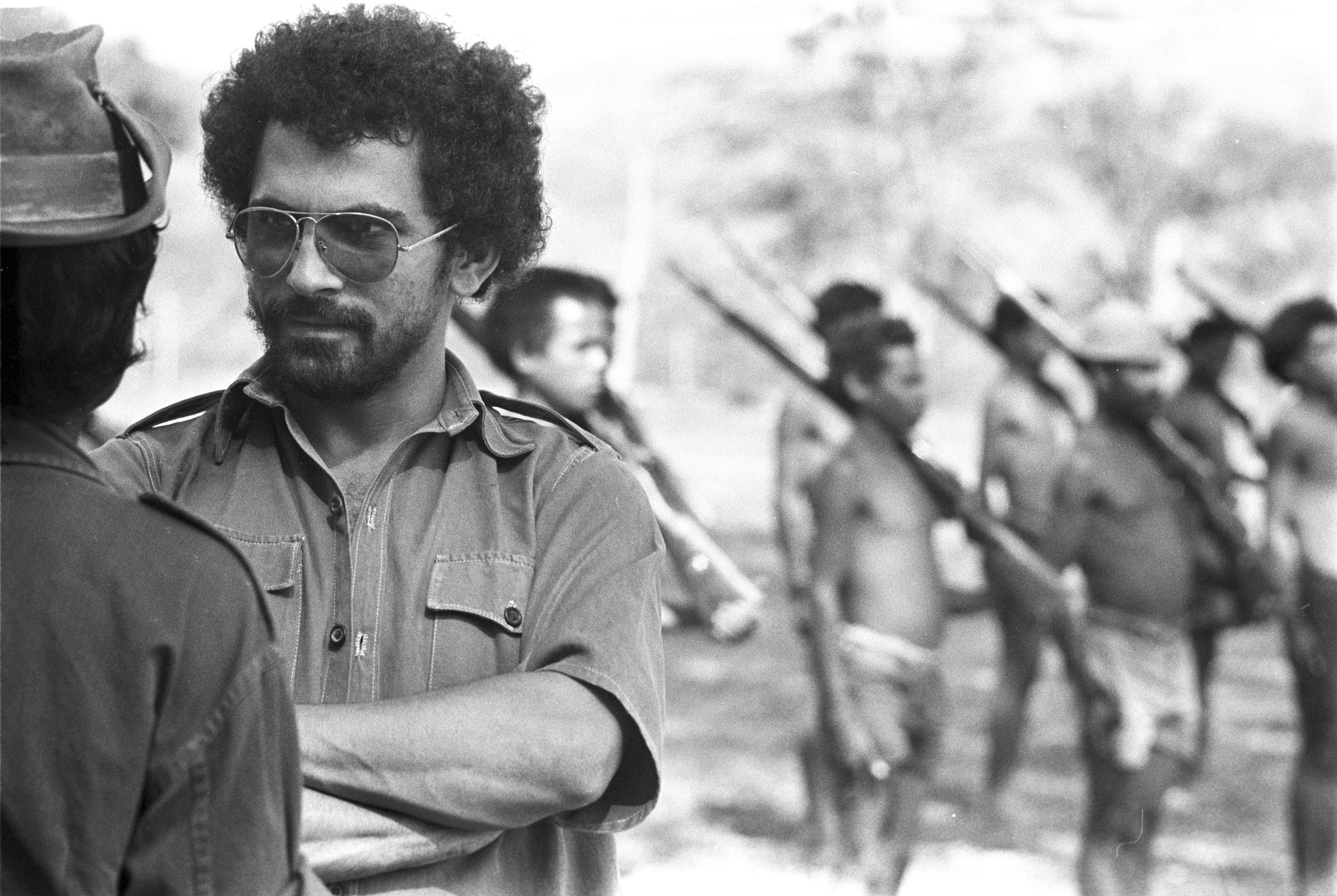José Ramos-Horta with army recruits in East Timor, 1975 (Penny Tweedie/Alamy)