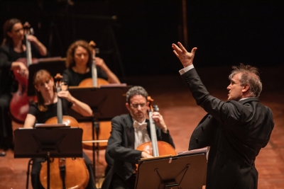 Jaime Martin conducting